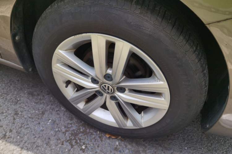 Used Volkswagen Santana 2015 Haval H9 1.6L Manual Comfort Edition Right Front Wheel Hub