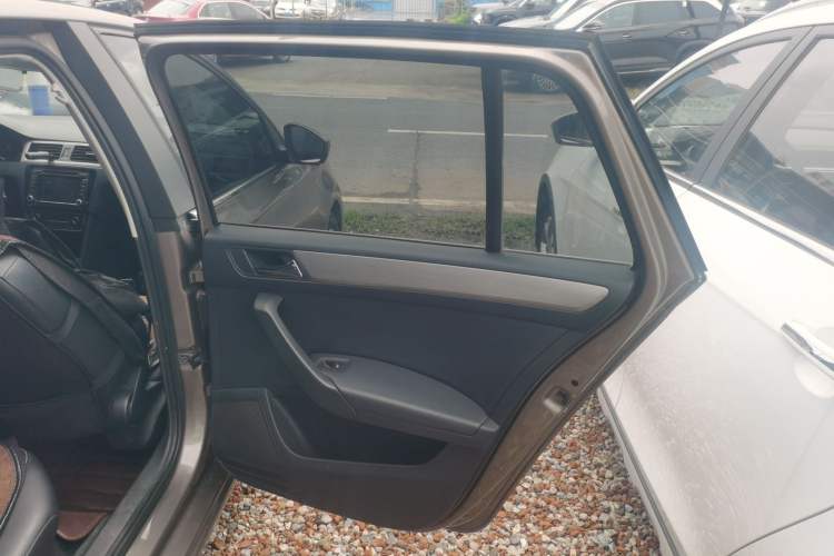 Used Volkswagen Santana 2015 HaoNa 230TSI DSG Comfort Model Right Rear Door Interior