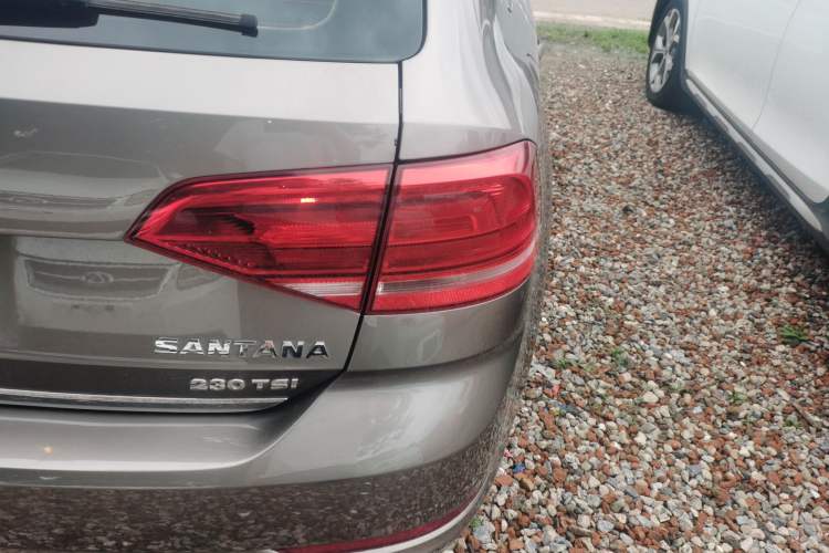 Used Volkswagen Santana 2015 HaoNa 230TSI DSG Comfort Model Right Rear Taillight