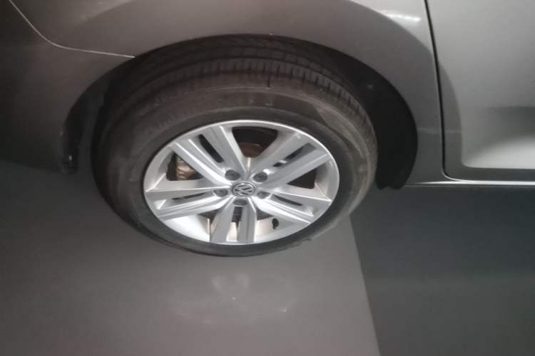 Used Volkswagen Santana 2015 HaoNa 230TSI DSG Comfort Model Right Rear Wheel Hub