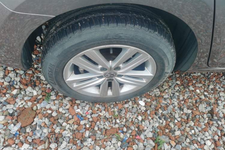 Used Volkswagen Santana 2015 HaoNa 230TSI DSG Comfort Model Right Rear Wheel Hub