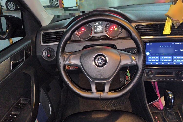 Used Volkswagen Santana 2015 HaoNa 230TSI DSG Comfort Model Steering Wheel