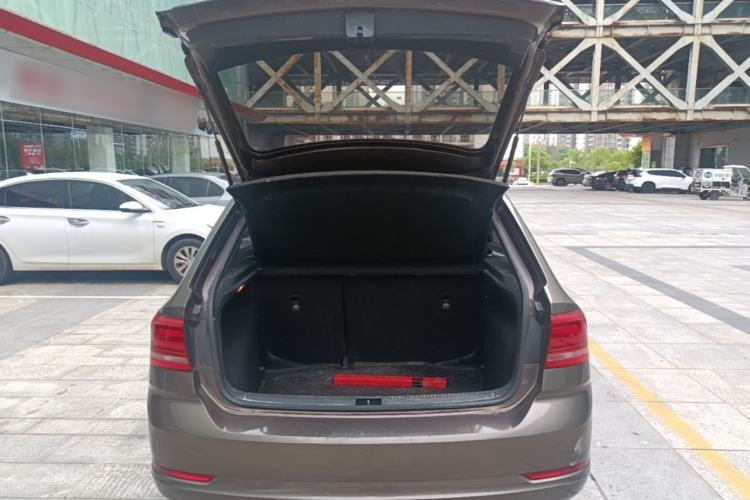 Used Volkswagen Santana 2015 Haval H9 1.6L Manual Comfort Edition Trunk