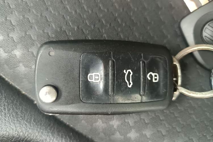 Used Volkswagen Santana 2015 Haval H9 1.6L Manual Comfort Edition Vehicle Key