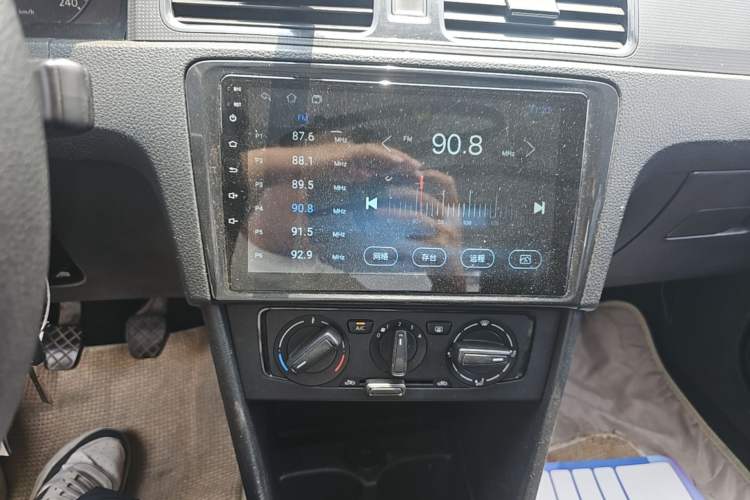 Used Volkswagen Santana 2015 1.6L Manual Fashion Edition Audio And AC Panel