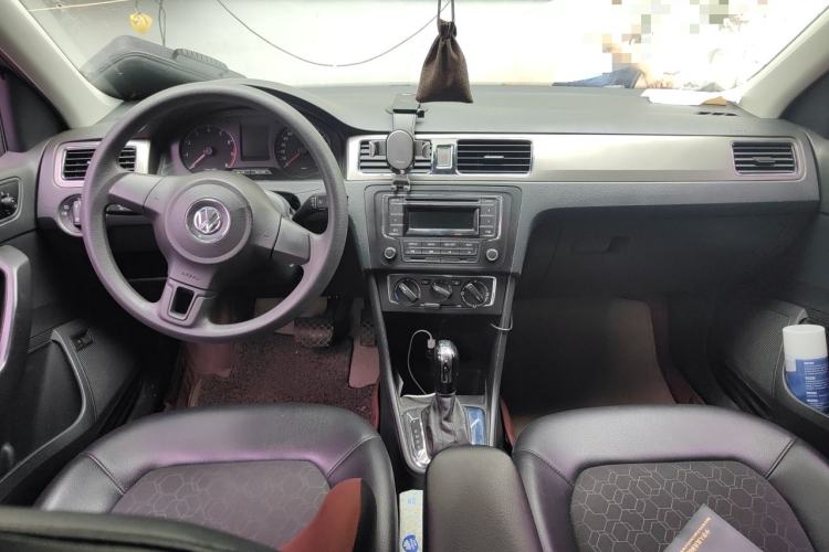 Used Volkswagen Santana 2015 1.6L Automatic Comfort Edition Center Console