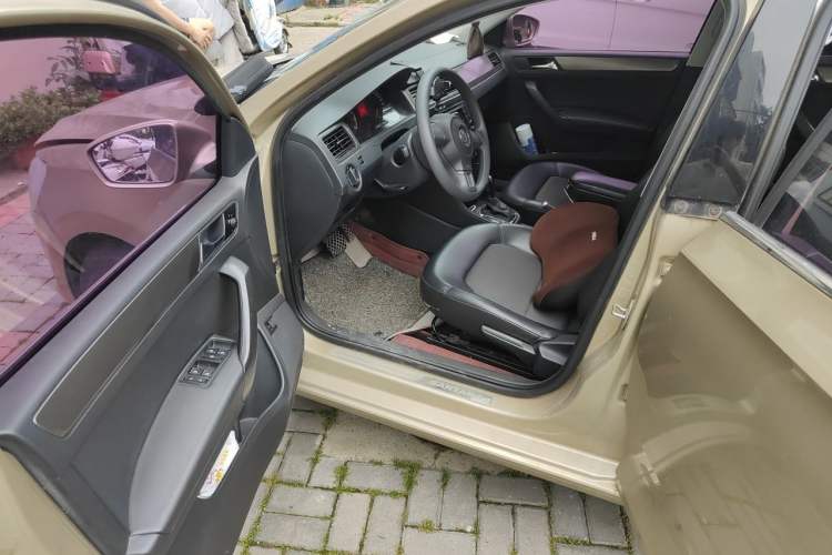 Used Volkswagen Santana 2015 1.6L Automatic Comfort Edition Driver Seat