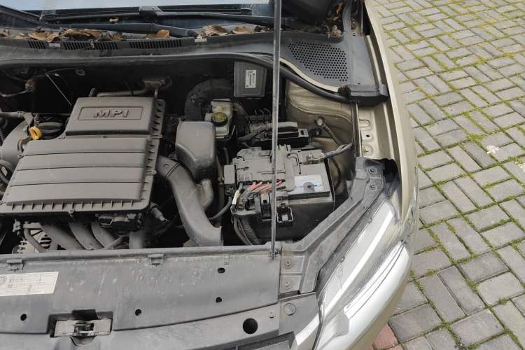 Used Volkswagen Santana 2015 1.6L Automatic Comfort Edition Engine Bay Left