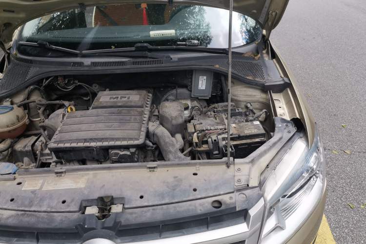 Used Volkswagen Santana 2015 1.6L Automatic Comfort Edition Engine Bay Left