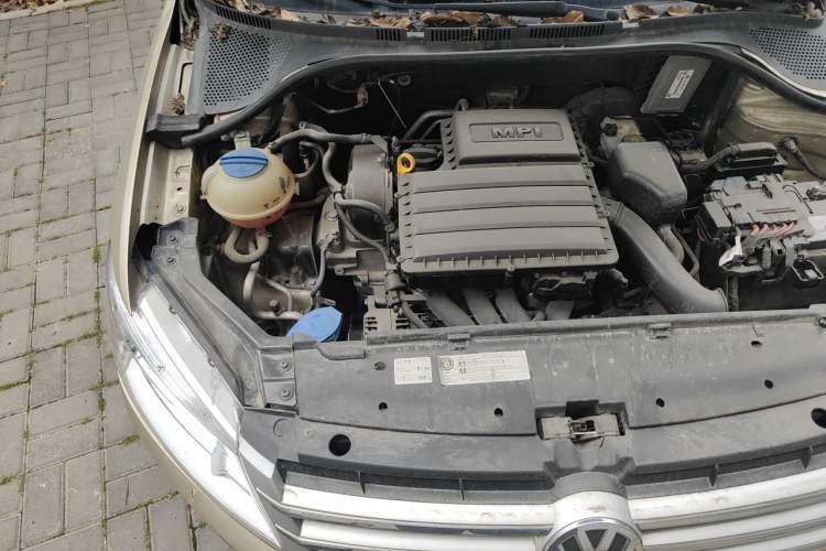 Used Volkswagen Santana 2015 1.6L Automatic Comfort Edition Engine Bay Right