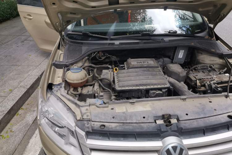 Used Volkswagen Santana 2015 1.6L Automatic Comfort Edition Engine Bay Right