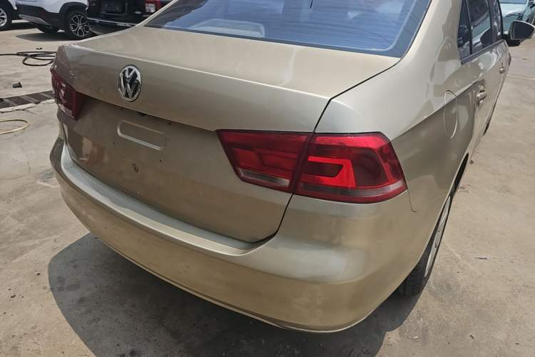 Used Volkswagen Santana 2015 1.6L Manual Fashion Edition Exterior 3