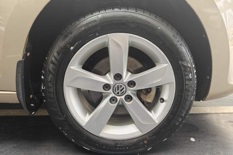 Used Volkswagen Santana 2015 1.6L Automatic Comfort Edition Exterior 9