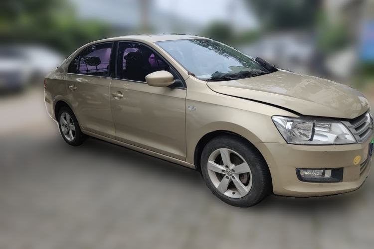 Used Volkswagen Santana 2015 1.6L Automatic Comfort Edition Front Right 45 Deg