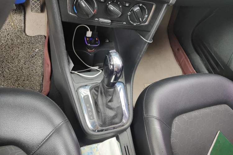 Used Volkswagen Santana 2015 1.6L Automatic Comfort Edition Gear Lever