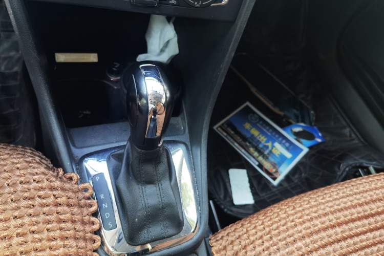 Used Volkswagen Santana 2015 1.6L Automatic Comfort Edition Gear Lever
