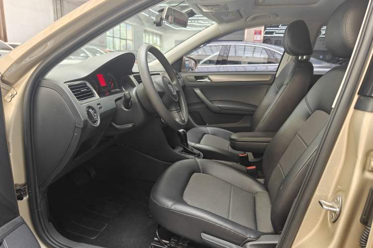 Used Volkswagen Santana 2015 1.6L Automatic Comfort Edition Interior 1