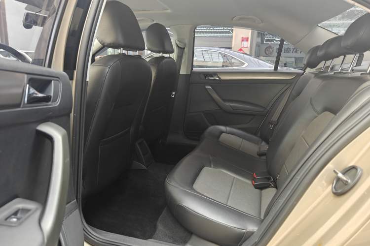 Used Volkswagen Santana 2015 1.6L Automatic Comfort Edition Interior 2