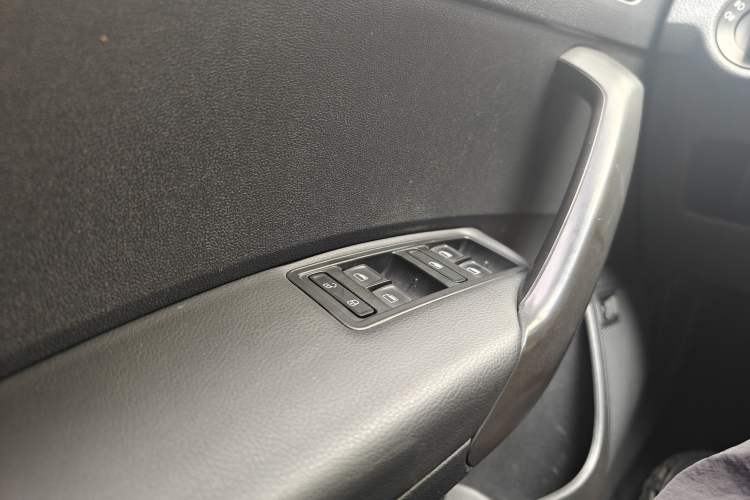Used Volkswagen Santana 2015 1.6L Automatic Comfort Edition Interior 4