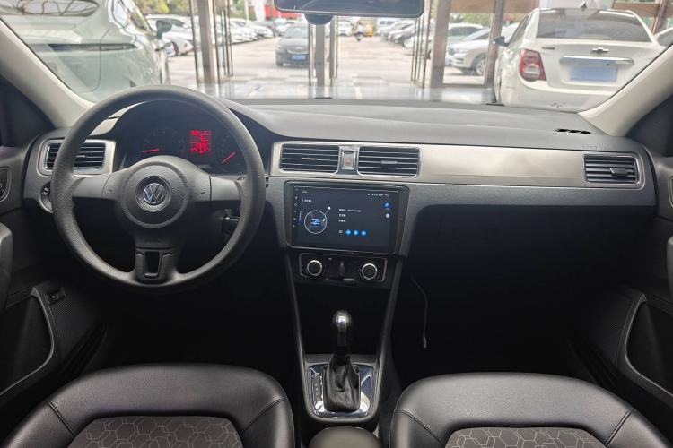 Used Volkswagen Santana 2015 1.6L Automatic Comfort Edition Interior 5