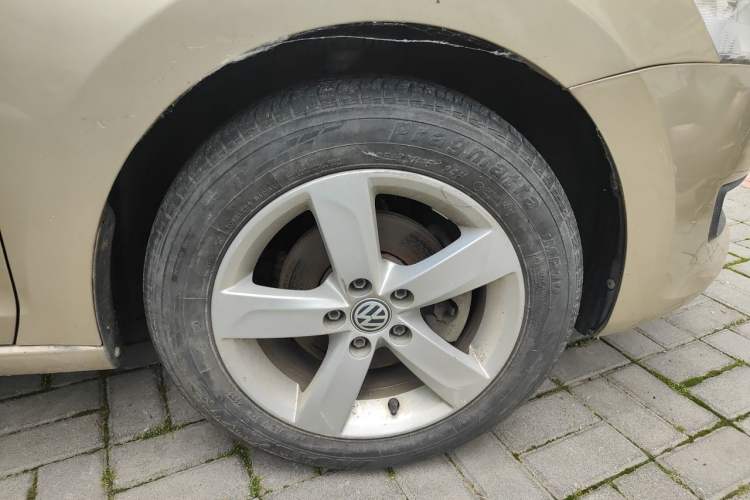 Used Volkswagen Santana 2015 1.6L Automatic Comfort Edition Right Front Wheel Hub