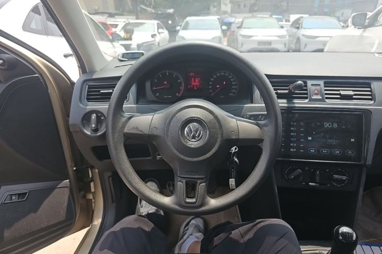 Used Volkswagen Santana 2015 1.6L Manual Fashion Edition Steering Wheel