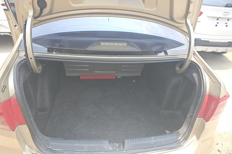 Used Volkswagen Santana 2015 1.6L Manual Fashion Edition Trunk
