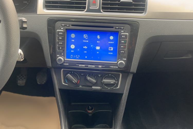 Used Volkswagen Santana 2015 1.6L Manual Comfort Edition Audio And AC Panel