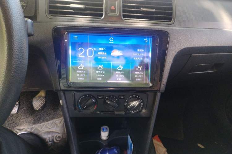 Used Volkswagen Santana 2015 1.6L Manual Fashion Edition Audio And AC Panel
