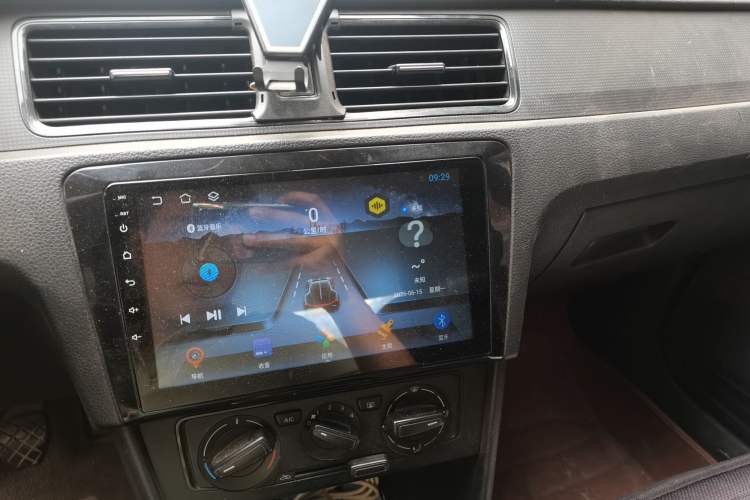 Used Volkswagen Santana 2015 1.6L Manual Fashion Edition Audio And AC Panel
