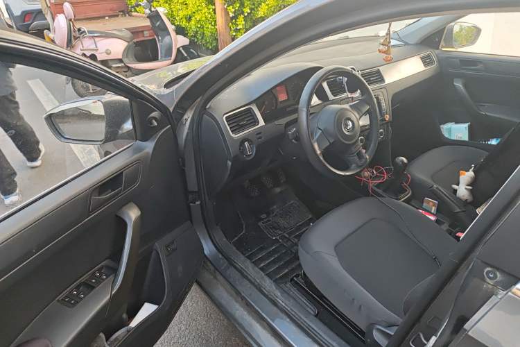 Used Volkswagen Santana 2015 1.6L Manual Fashion Edition Driver Seat
