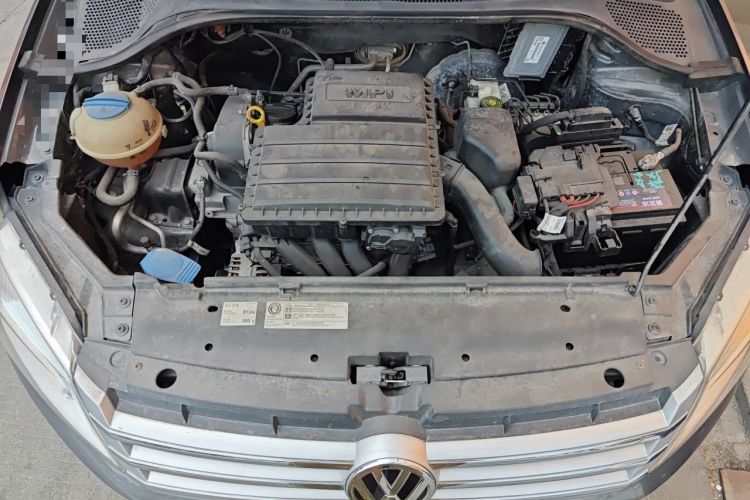 Used Volkswagen Santana 2015 1.6L Automatic Comfort Edition Engine Bay