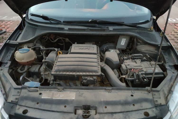 Used Volkswagen Santana 2015 1.6L Automatic Fashion Edition Engine Bay