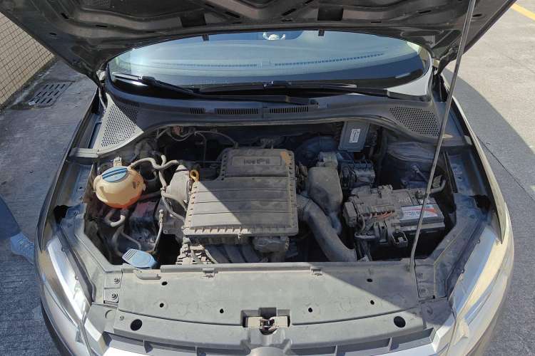 Used Volkswagen Santana 2015 1.4L Manual Comfort Edition Engine Bay