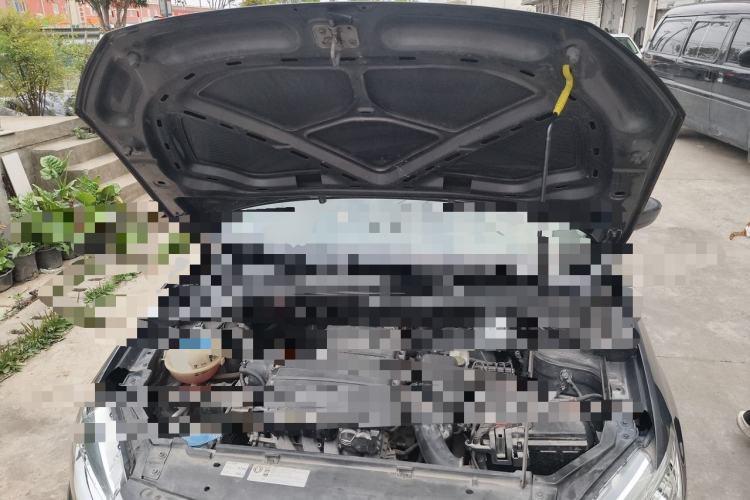 Used Volkswagen Santana 2015 1.6L Manual Comfort Edition Engine Bay