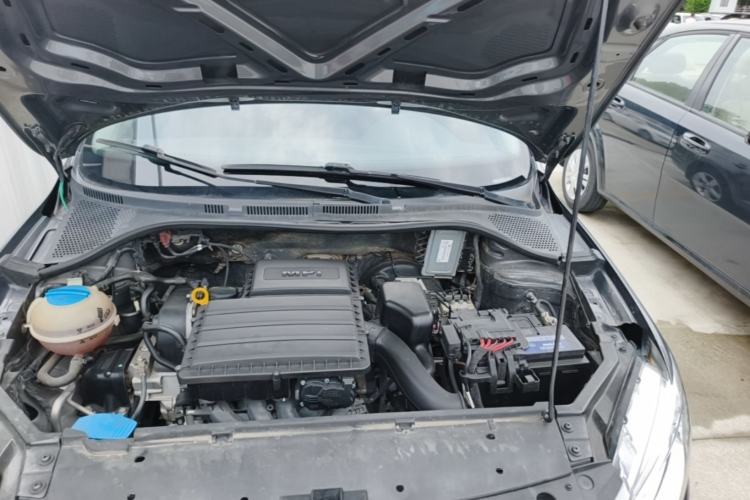 Used Volkswagen Santana 2015 1.6L Manual Comfort Edition Engine Bay