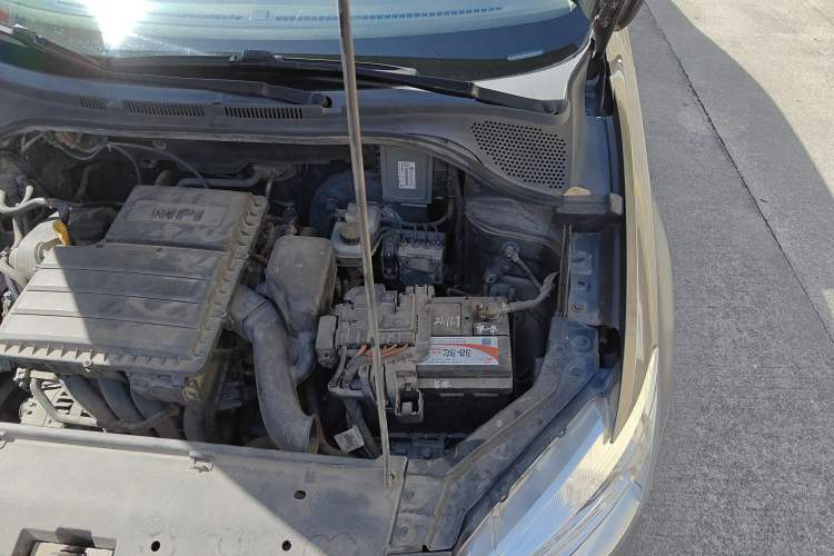 Used Volkswagen Santana 2015 1.4L Manual Comfort Edition Engine Bay Left