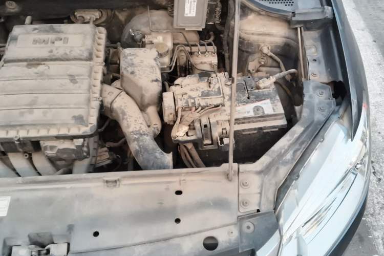 Used Volkswagen Santana 2015 1.6L Manual Fashion Edition Engine Bay Left