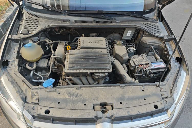 Used Volkswagen Santana 2015 1.6L Manual Fashion Edition Engine Bay