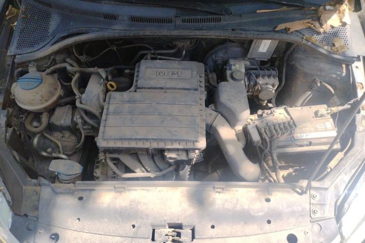 Used Volkswagen Santana 2015 1.6L Manual Fashion Edition Engine Bay