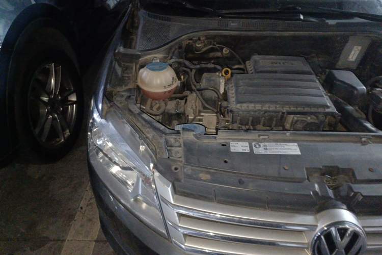 Used Volkswagen Santana 2015 1.6L Automatic Comfort Edition Engine Bay Right