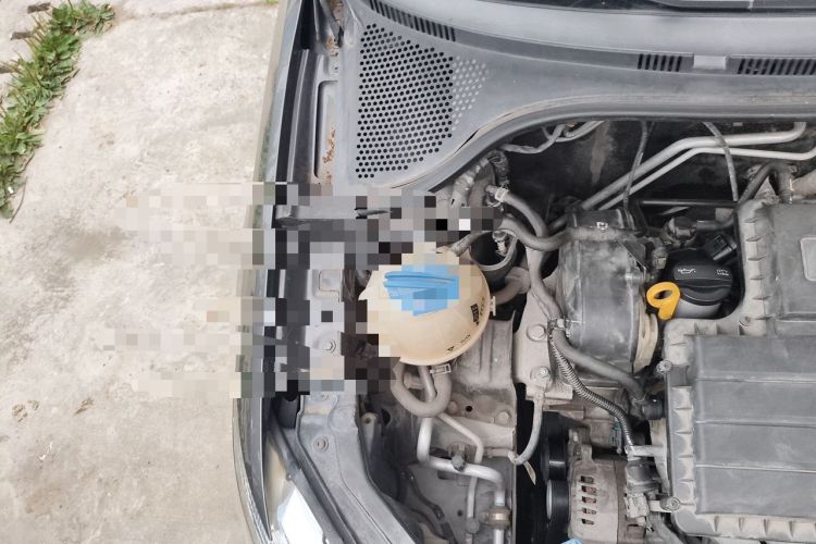Used Volkswagen Santana 2015 1.6L Manual Comfort Edition Engine Bay Right