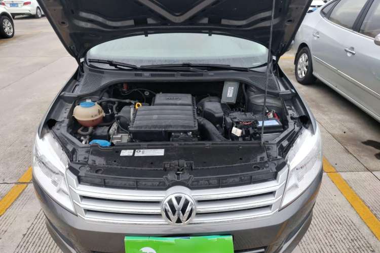 Used Volkswagen Santana 2015 1.6L Manual Comfort Edition Engine Bay