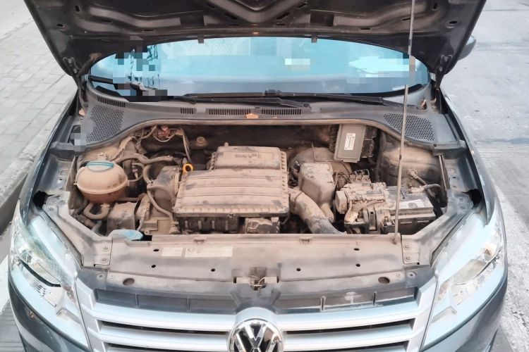Used Volkswagen Santana 2015 1.6L Manual Fashion Edition Engine Bay