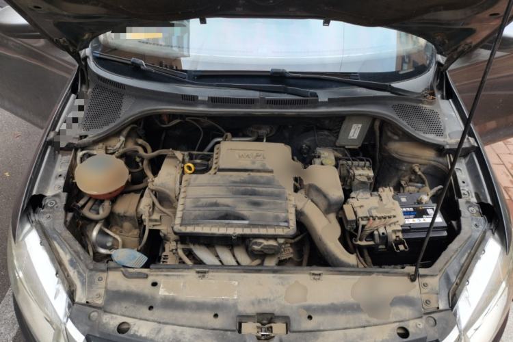 Used Volkswagen Santana 2015 1.6L Manual Fashion Edition Engine Bay