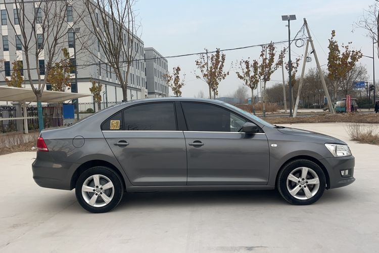 Used Volkswagen Santana 2015 1.6L Manual Comfort Edition Exterior 3