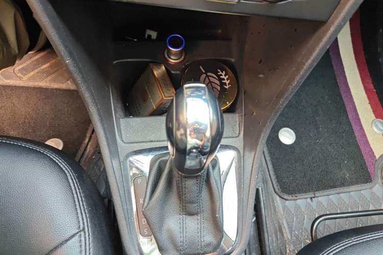 Used Volkswagen Santana 2015 1.6L Automatic Comfort Edition Gear Lever