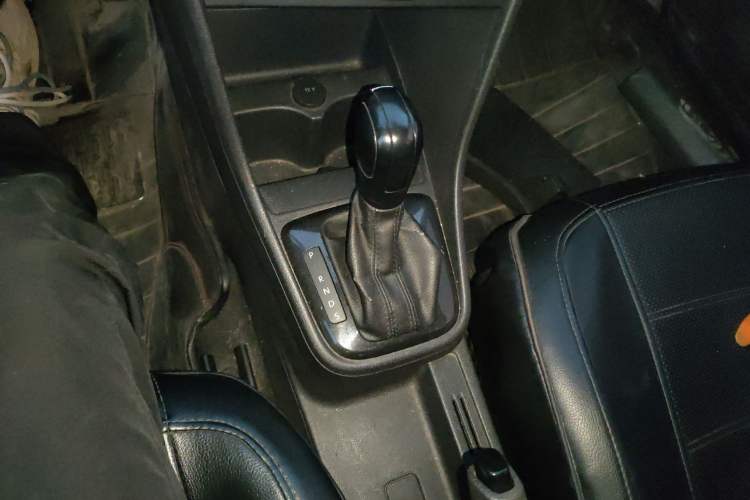 Used Volkswagen Santana 2015 1.6L Automatic Fashion Edition Gear Lever