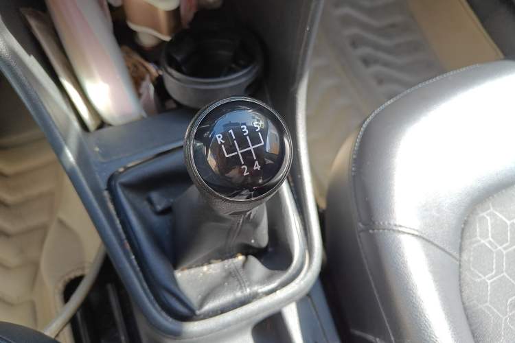 Used Volkswagen Santana 2015 1.4L Manual Comfort Edition Gear Lever