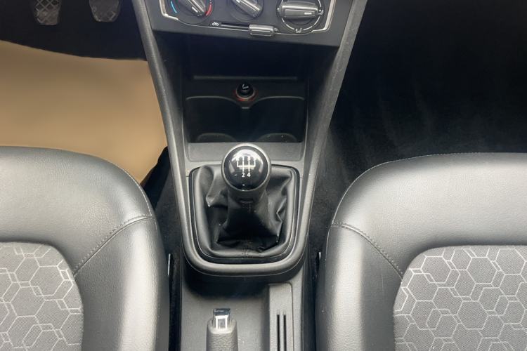 Used Volkswagen Santana 2015 1.6L Manual Comfort Edition Gear Lever